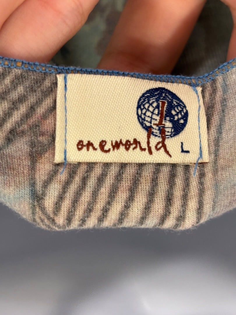 One world Tee shirt, Multi, Large, Used - Good