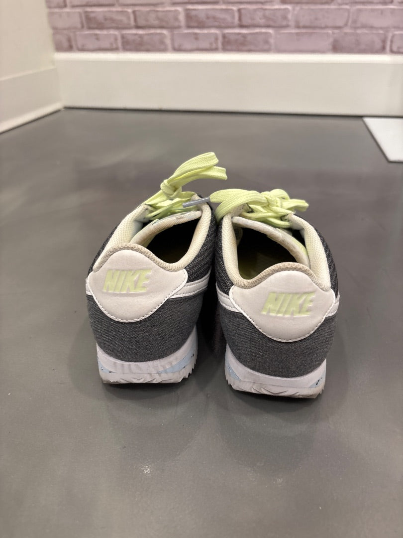 Nike Sneakers, Grey, 6, Used - Good