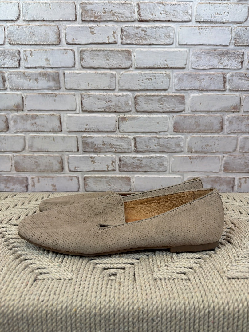 Gentle souls Flats, Beige, 11, Used - Good