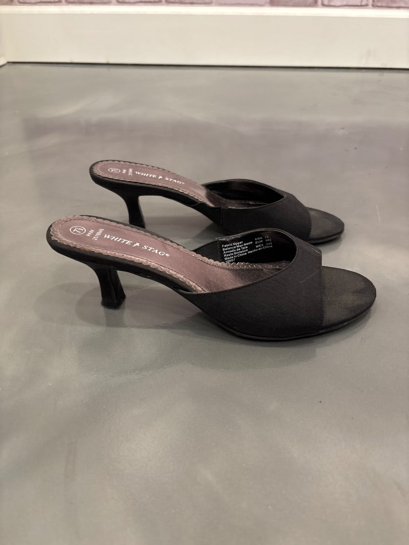 White Stag Heels, Black, 7.5, Used - Good