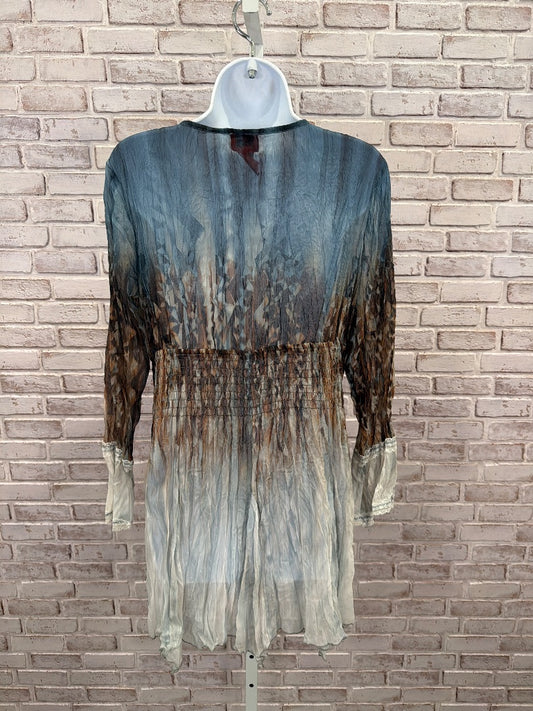 V Christina Shirt, Multi, Medium, Used - Good