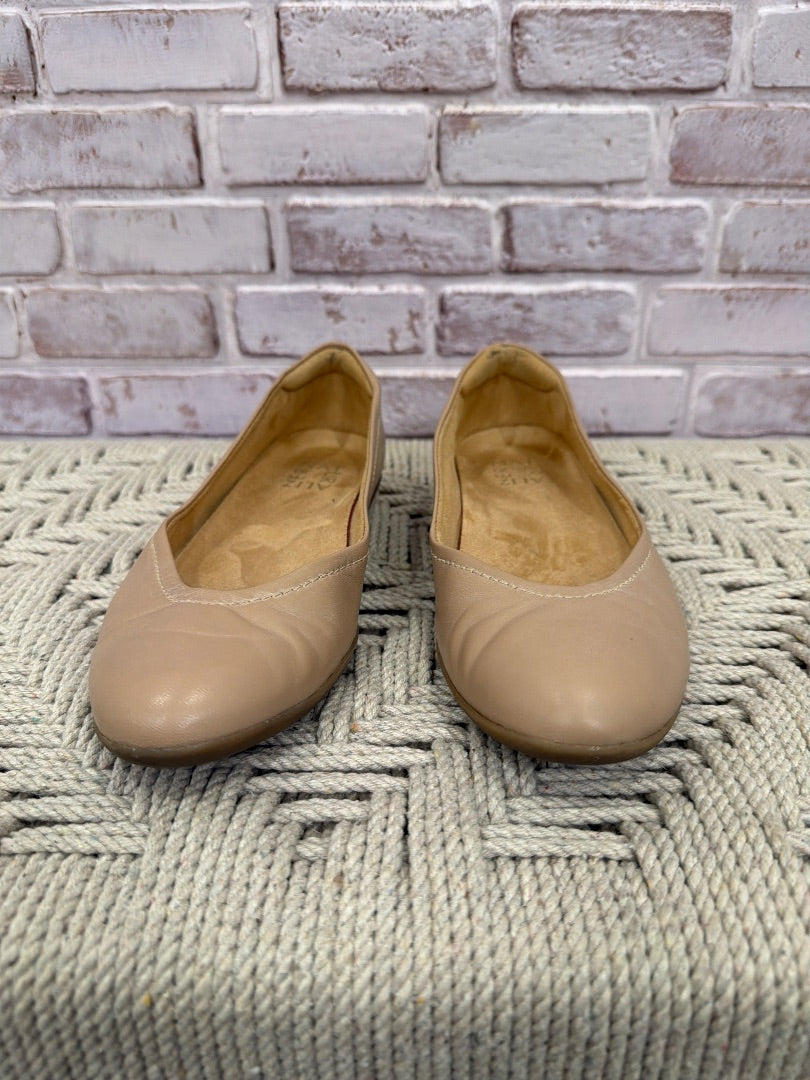 Naturalizer Flats, nude, 7.5, Used - Good