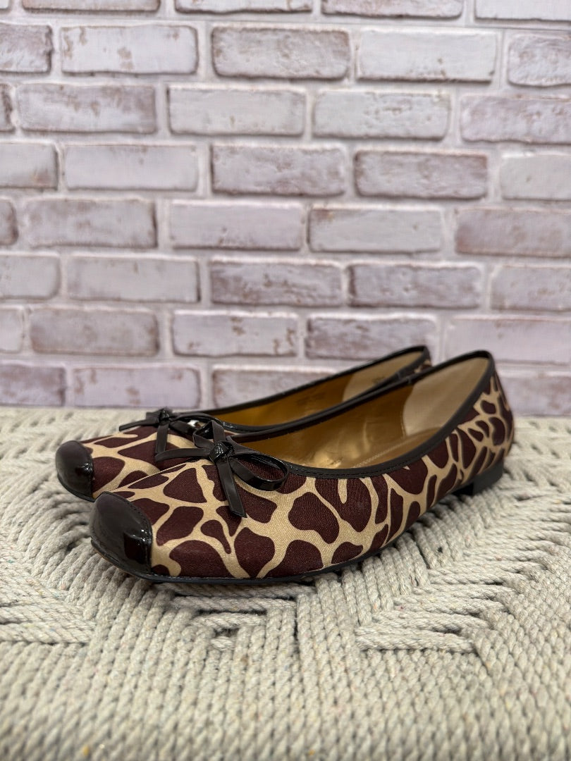 Willi Smith Flats, Giraffe, 9, Used - Good