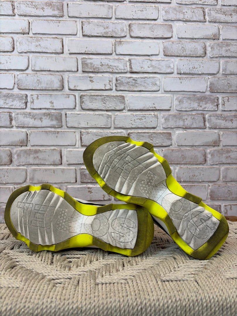 Sorel Sneakers – White multi, Size 9 – Excellent Condition