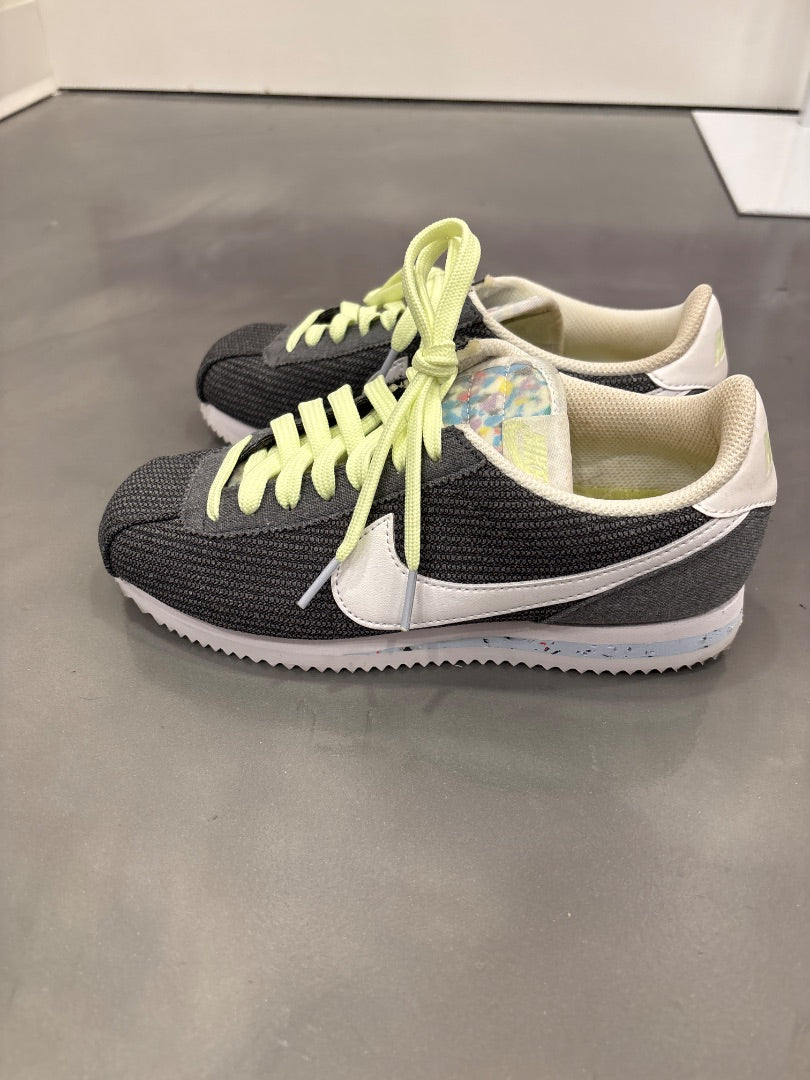 Nike Sneakers, Grey, 6, Used - Good