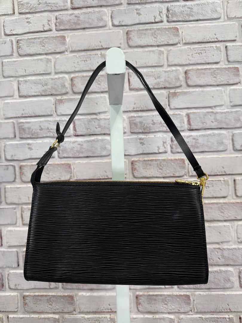 Louis Vuitton Handbag, Black, One Size, Used - Good