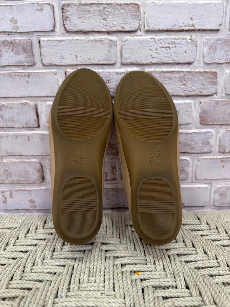 Naturalizer Flats, nude, 7.5, Used - Good
