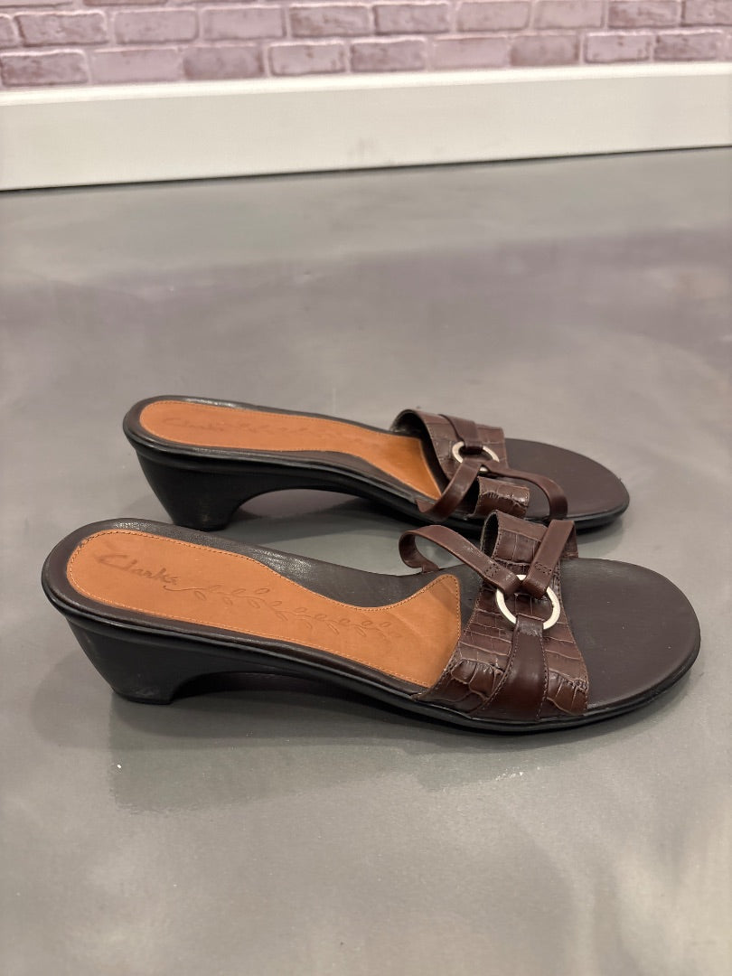 Clarks Heels, Brown, 9.5, Used - Good