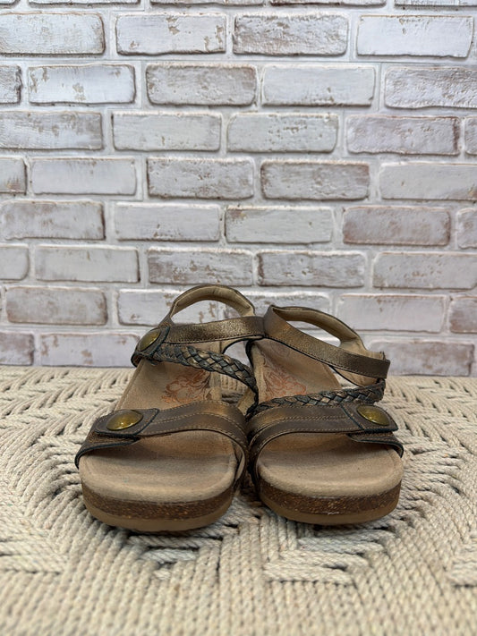 Aetrex Sandals, Gold/bronze, 8.5, Used - Good
