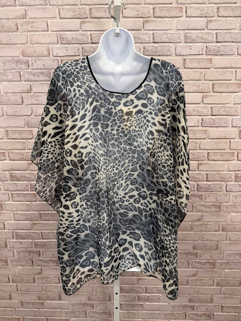 Various Shirt, Animal, One Size, Used - Good