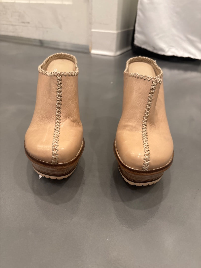 Donald Pliner Shoes, Tan, Used Good Chill Boutique