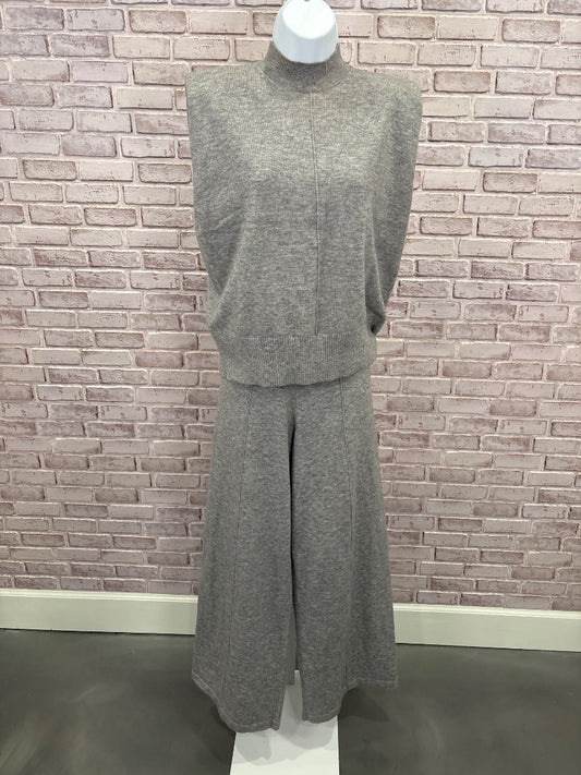 Skies are blue Matching Clothing Set, Grey, Medium, Used - Good