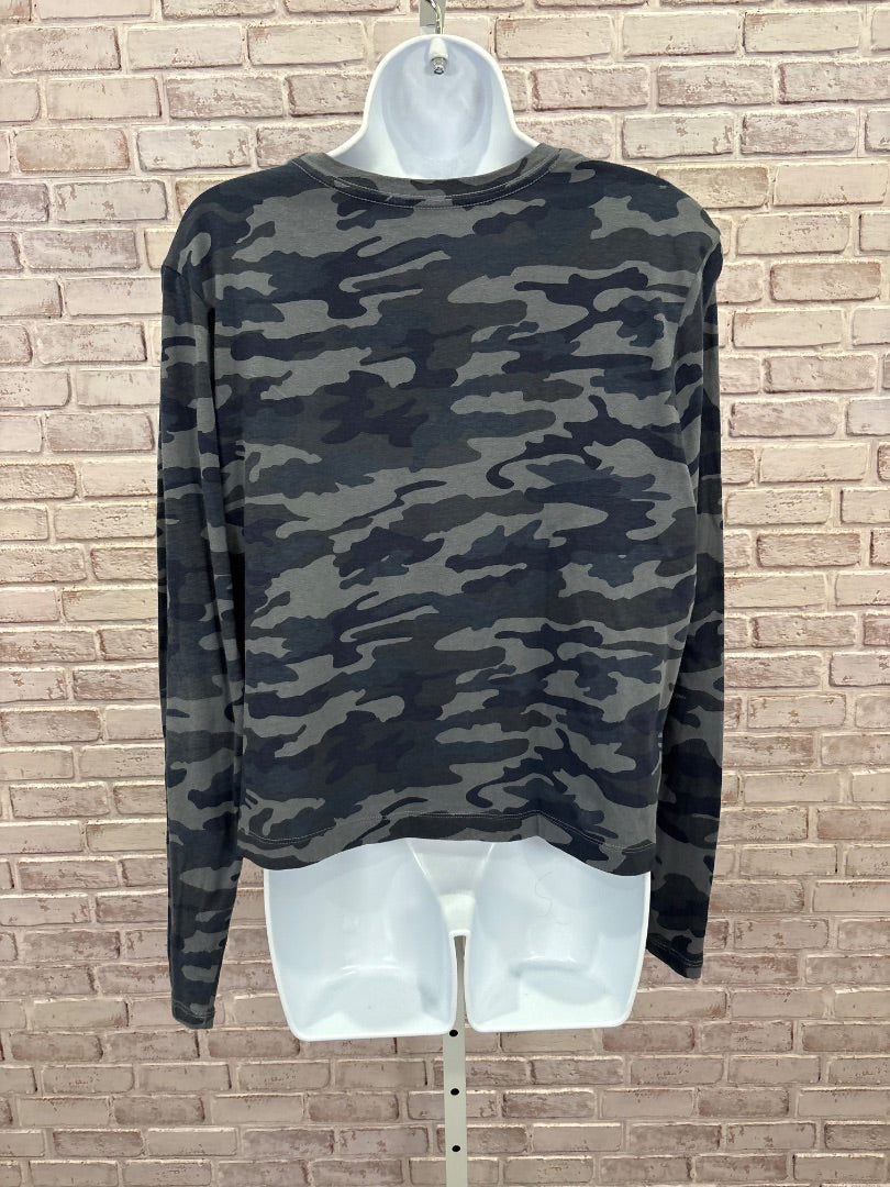 Lucky Brand Shirt, Navy camo, Large, Used - Good