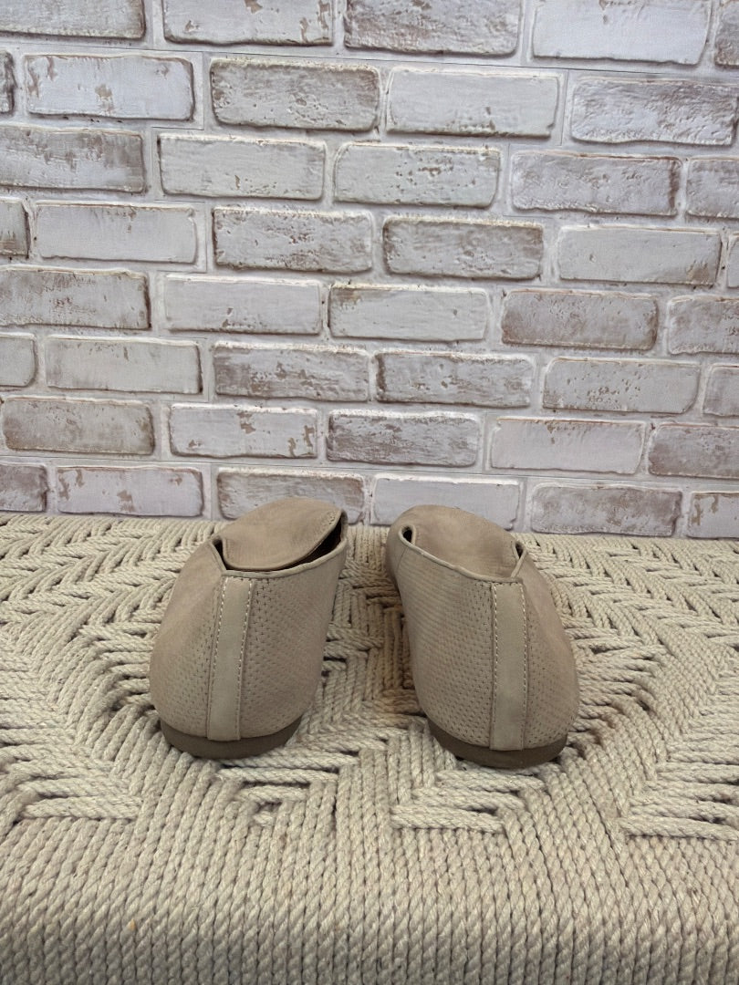 Gentle souls Flats, Beige, 11, Used - Good