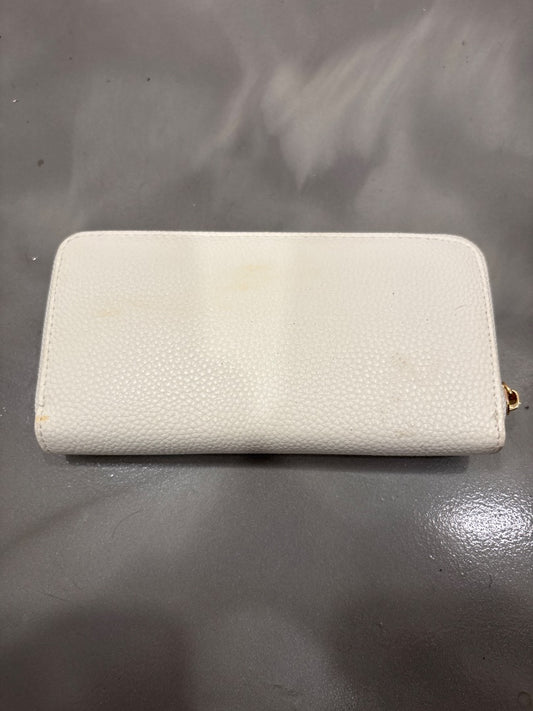 Bebe Wallet, White/black, One Size, Used - Good