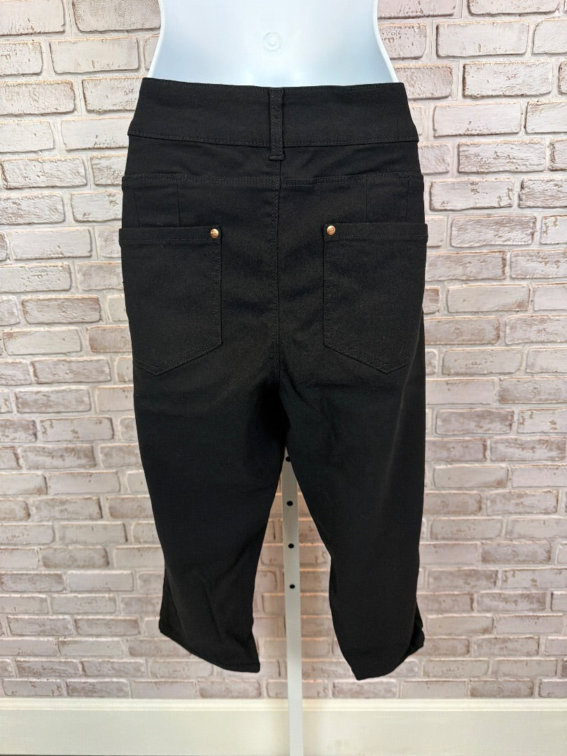 Indigo Poppy Capris, Black, 14, Used - Excellent