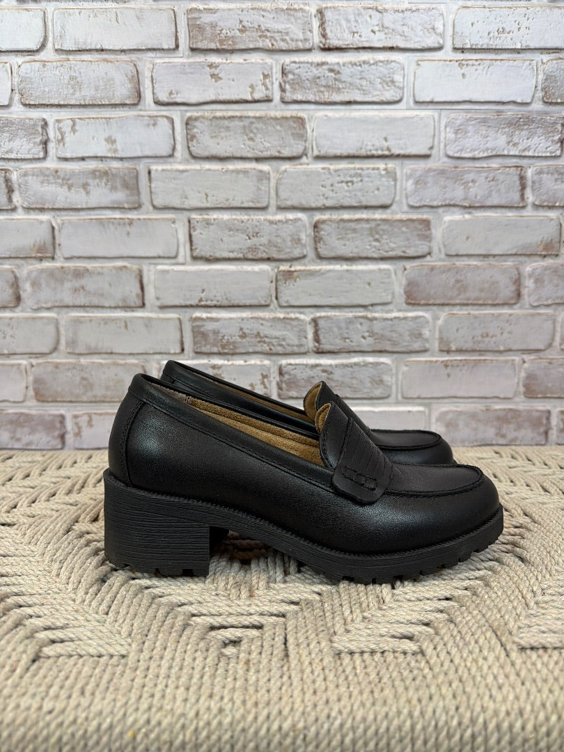 Eastland Loafers, Black, 6, Used - Good