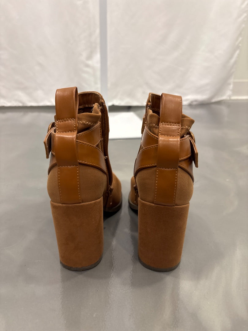 Various Booties, Brown, 6, Used - Fair