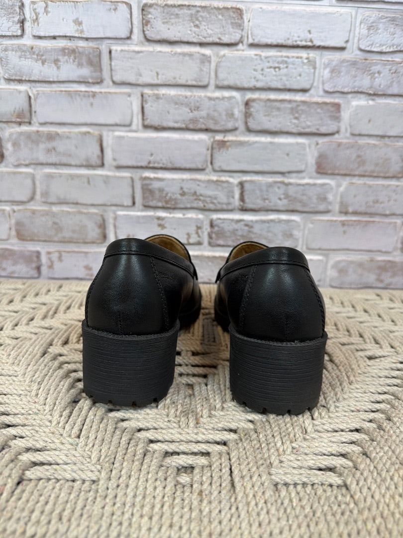 Eastland Loafers, Black, 6, Used - Good