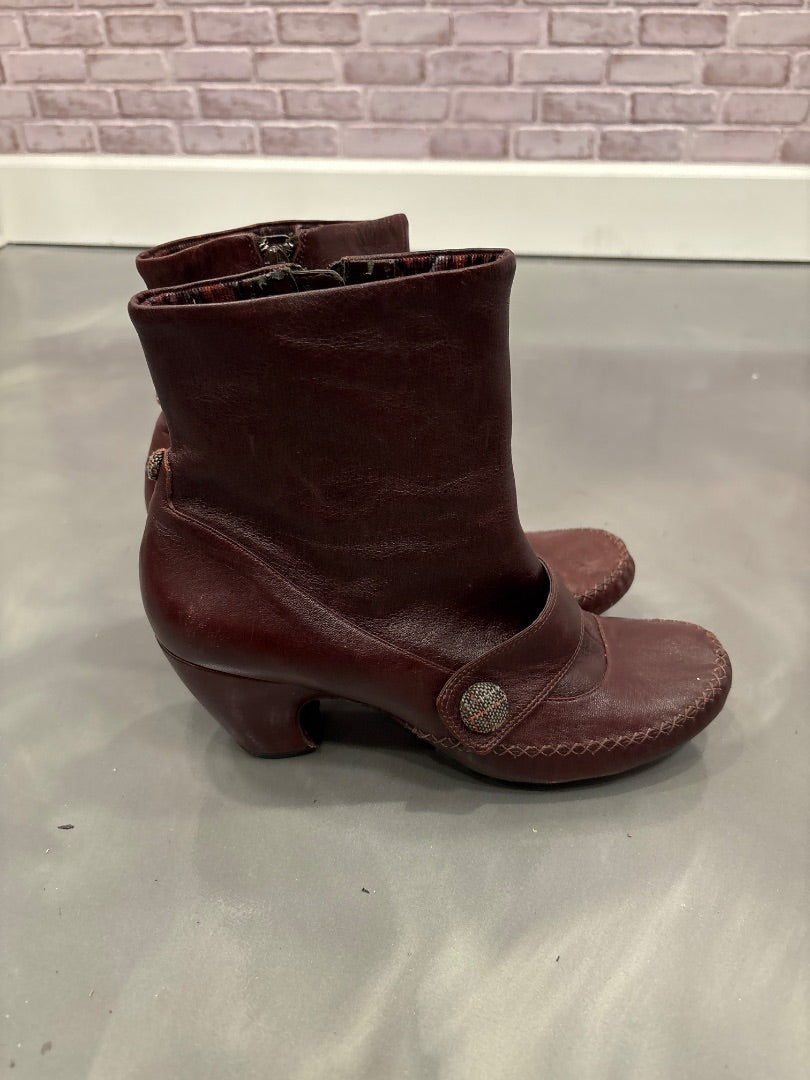 Indigo Booties, Maroon, 10, Used - Good