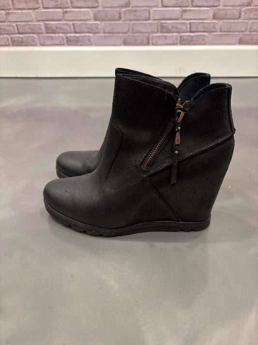 Ugg Australia Booties, Black, 10, Used - Good