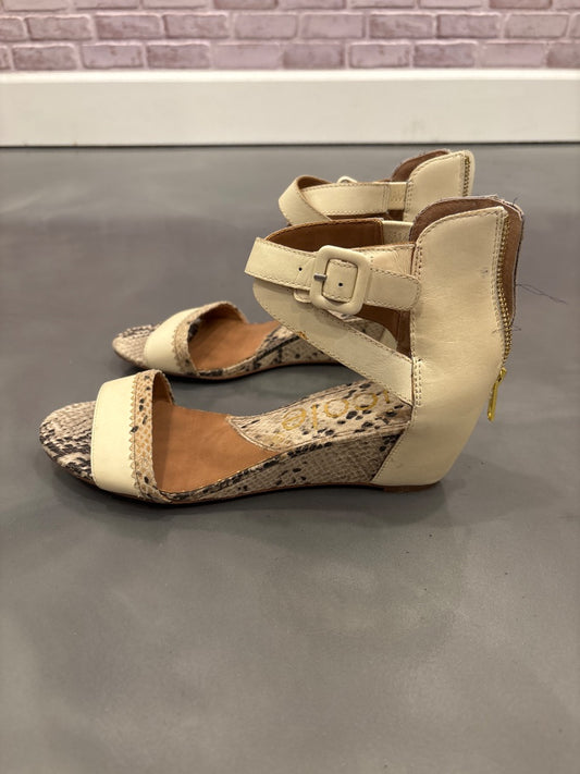 Nicole Heels, Snakeskin/white, 7, Used - Good