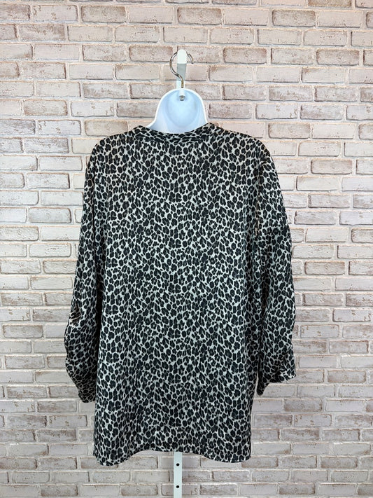 Vince Camuto Shirt, Animal, XL, Used - Good