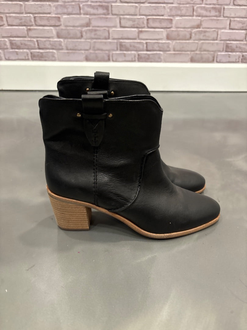 Bass Booties, Black, 9.5, Used - Good