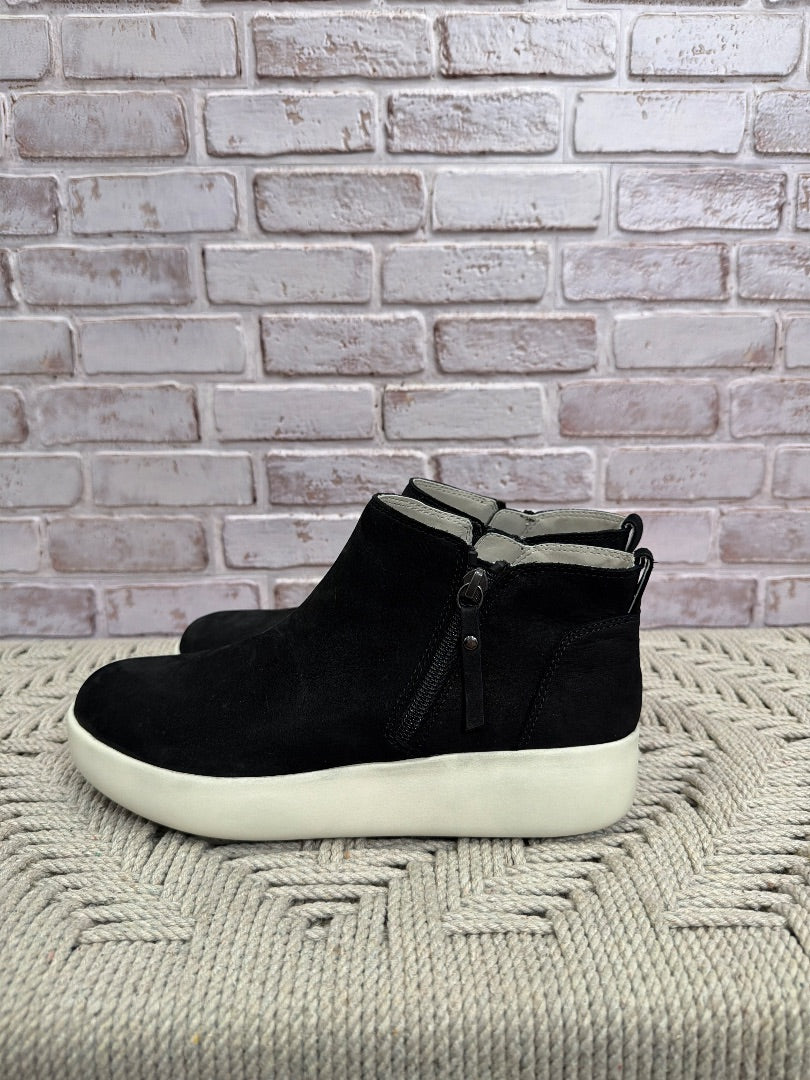 Otbt Booties, Black, 7.5, Like New