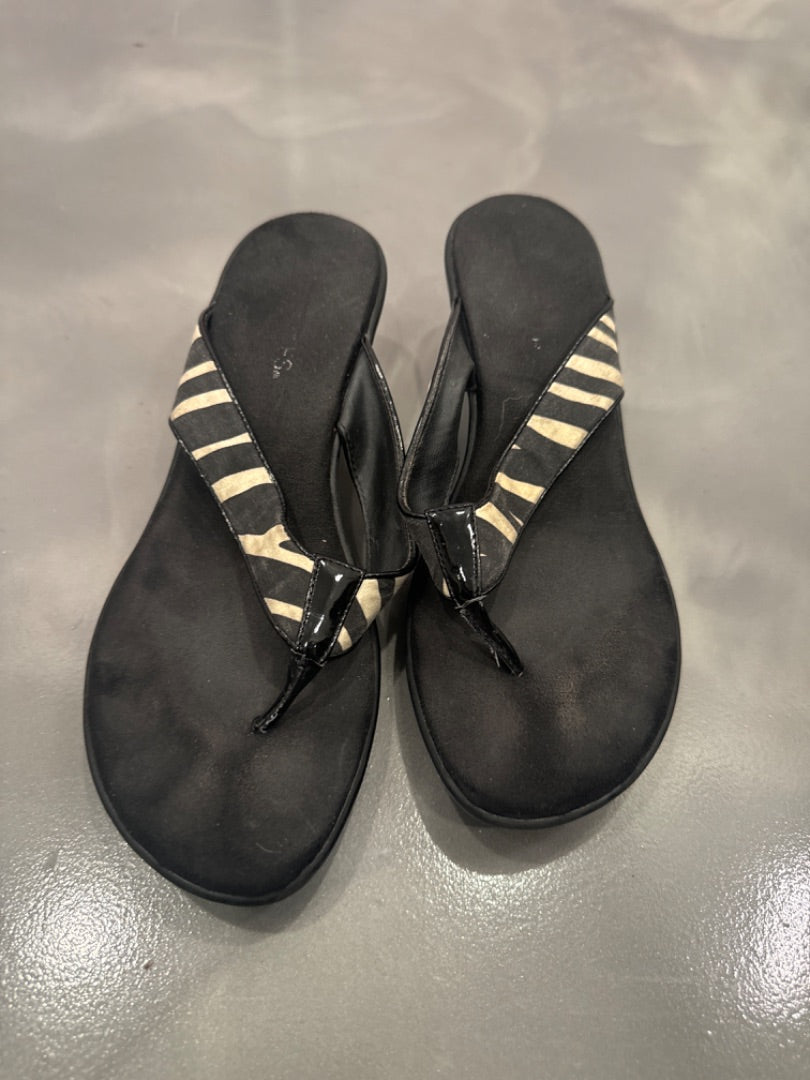 Aerosoles Sandals, Black, 9, Used - Fair