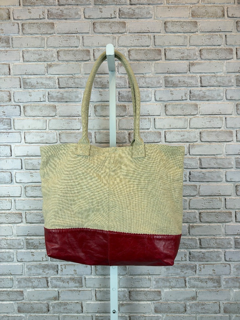 Hobo large tote, Beige/red, One Size, Used - Excellent