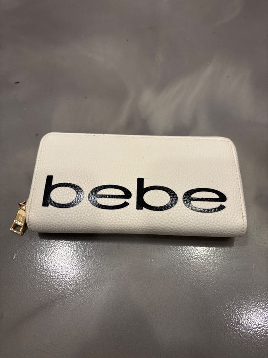 Bebe Wallet, White/black, One Size, Used - Good