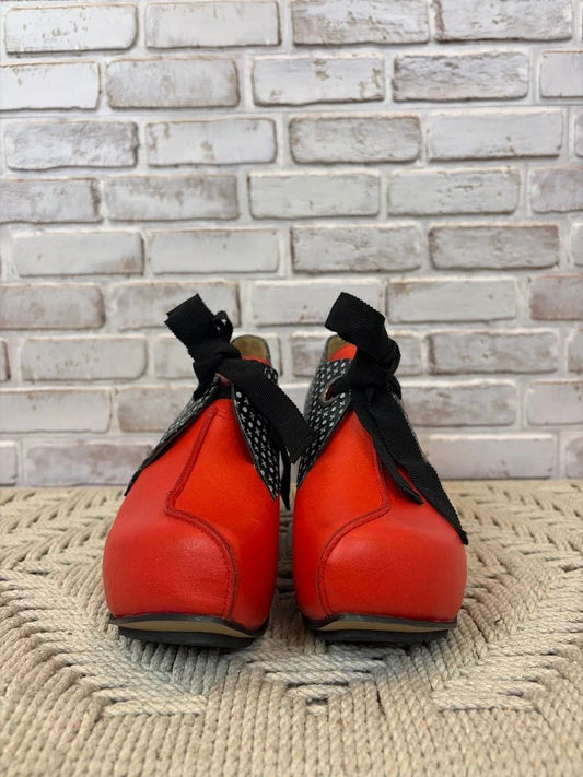 John Fluevog Prepare Lace Up Shoes – Berry Dots, Size 9.5 – Brand New Condition