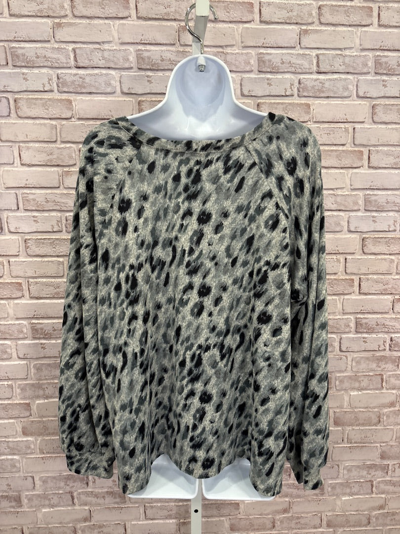 Karen Kane Shirt, Grey animal, XL, Used - Good