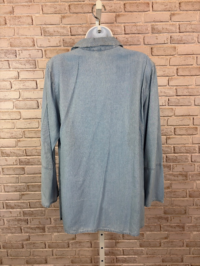 Zozo Shirt, Denim, Medium, Used - Good