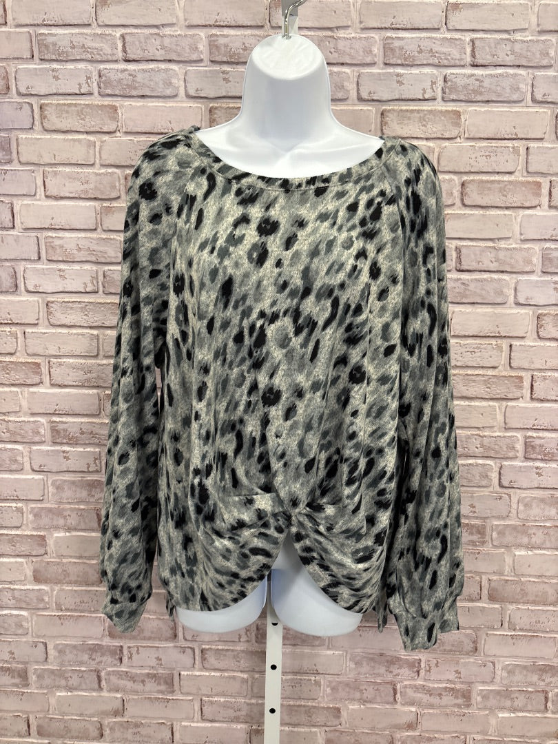 Karen Kane Shirt, Grey animal, XL, Used - Good