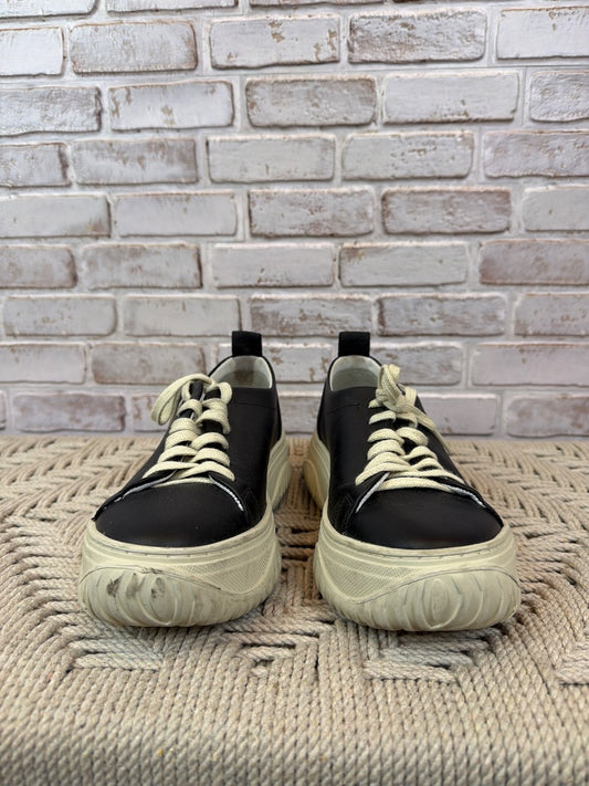 Otbt Sneakers, Black/white, 6.5, Used - Good