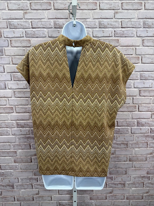 Summum Shirt, Gold chevron, Small, Used - Good