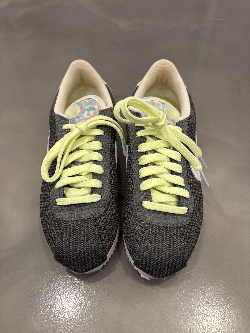 Nike Sneakers, Grey, 6, Used - Good