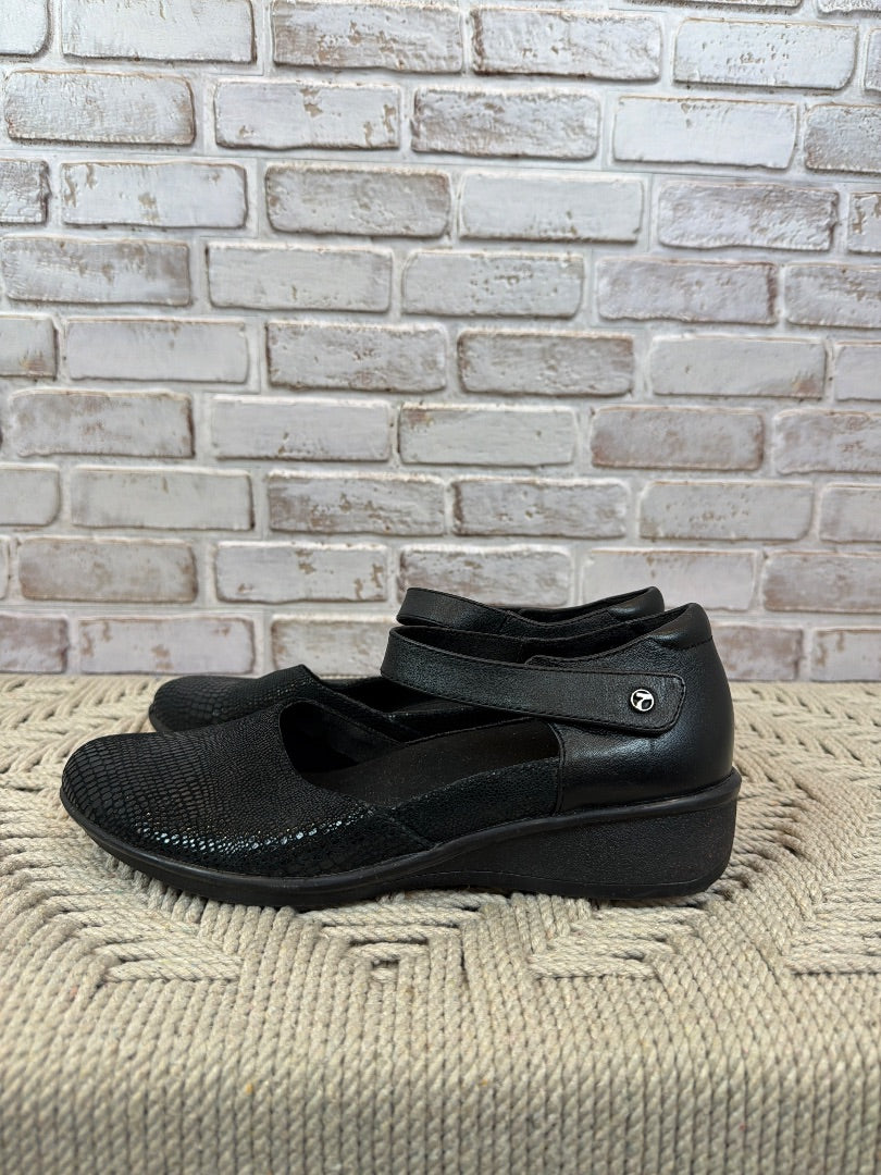 Revere Mary janes, Black, 39, Used - Good