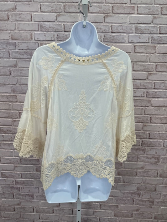 Democracy Shirt, White/offwhite, Small, Used - Good