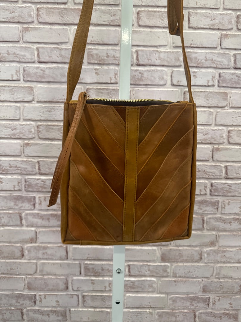 Magnolia crossbody, Tan, One Size, Used - Good