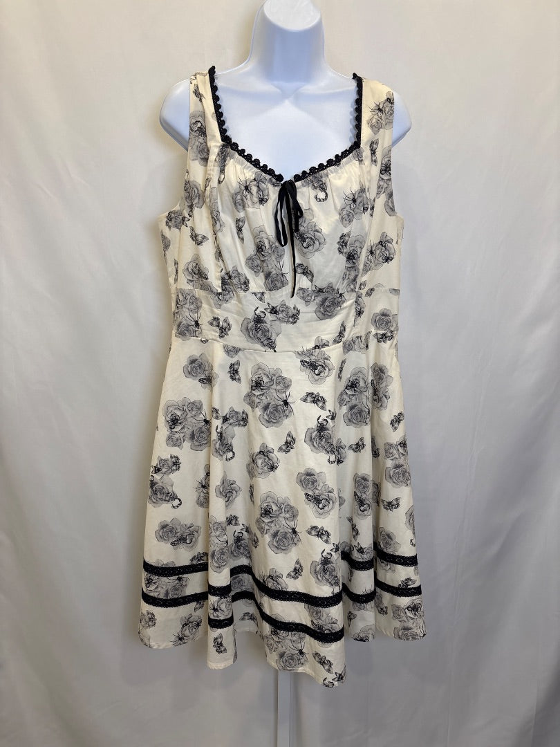 Hot Topic Dress, White/black, XXL