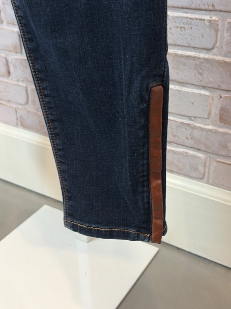 White House Black Market The Skinny Ankle Jeans, Dark denim, 4 long, Used - Excellent