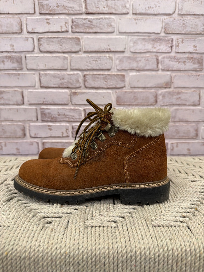 Northwest Territories Booties, Tan, 6, Used - Good