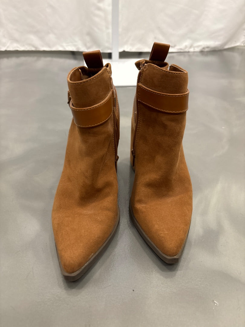 Various Booties, Brown, 6, Used - Fair