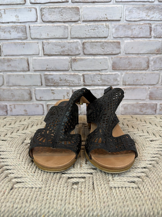 Pikolinos Heels, Black, 40, Used - Excellent