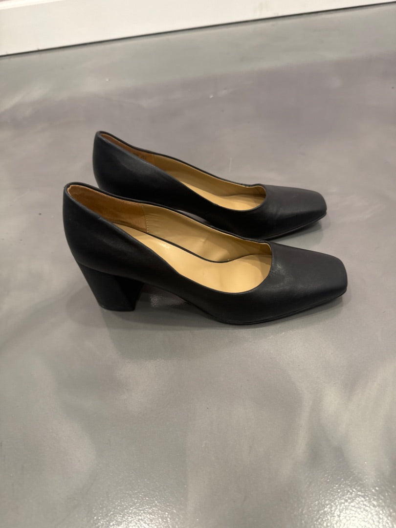 Naturalizer heels, Black, 8.5, Used - Good