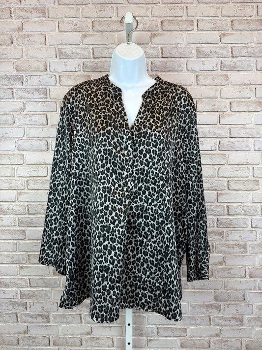 Vince Camuto Shirt, Animal, XL, Used - Good