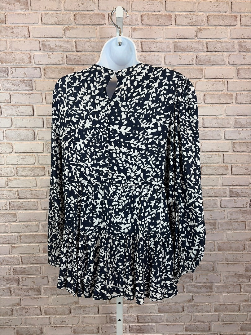 Time and Tru Shirt, Nvy/floral, Large, Used - Excellent